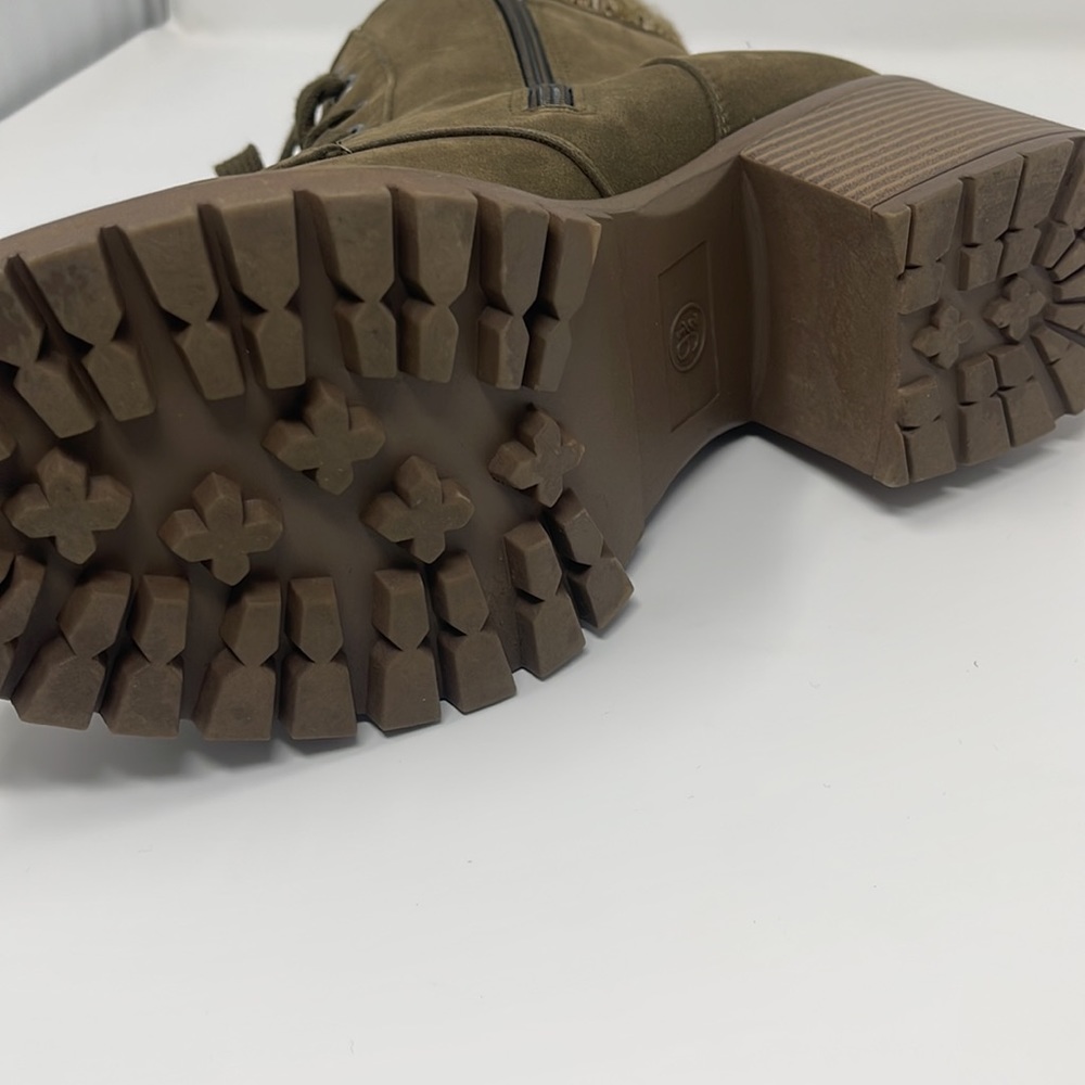 Universal Thread Chunky Booties - Picture 5 of 6